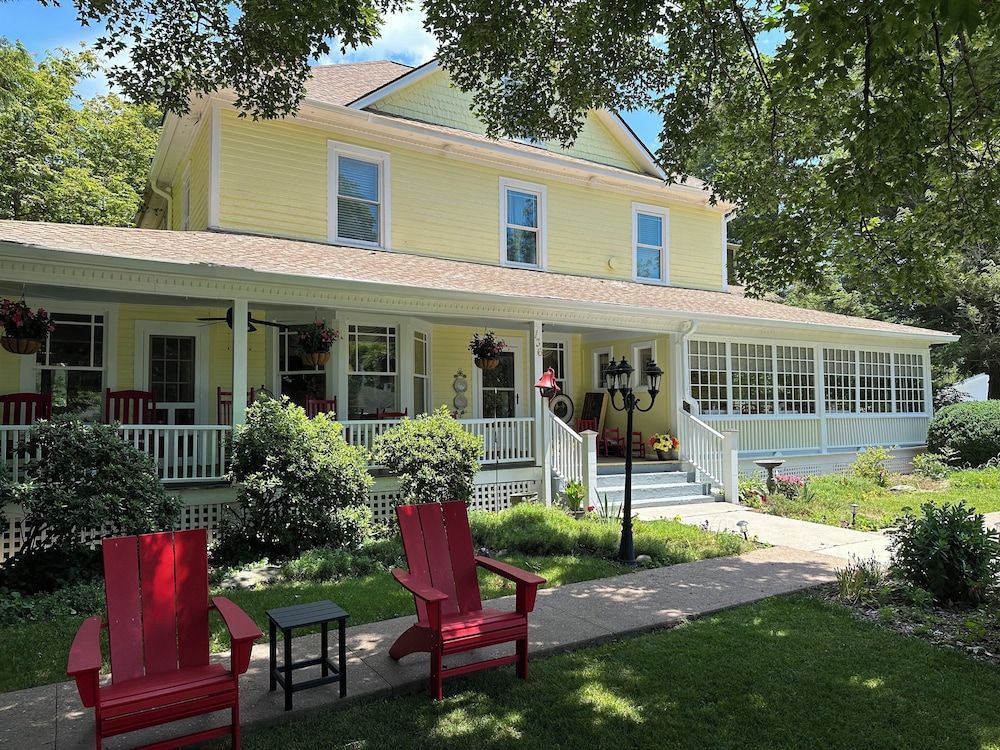 Red Rocker Inn 1
