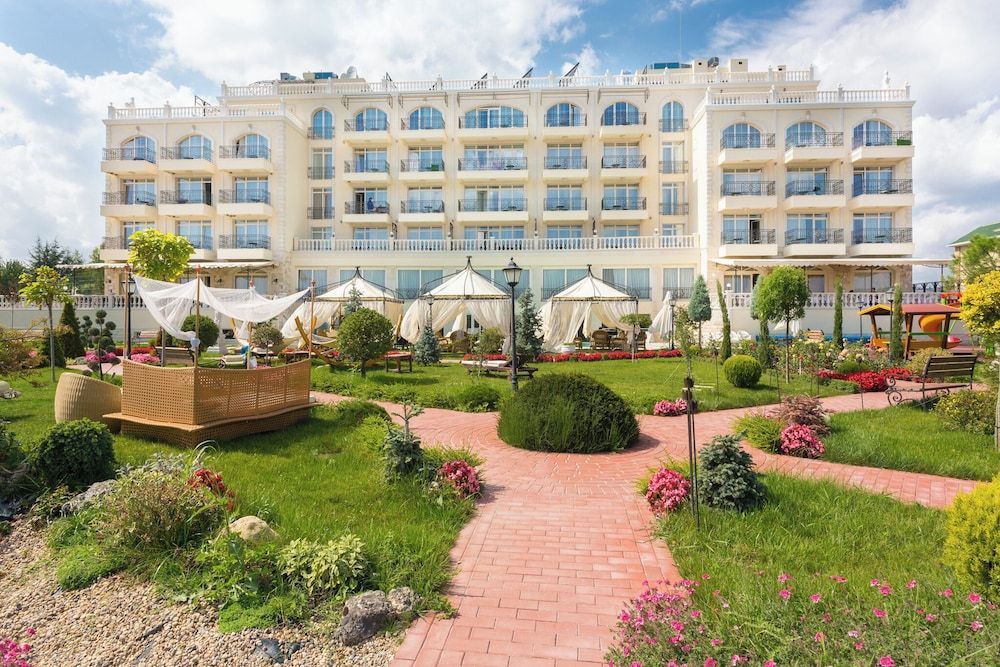 Therma Palace - Balneo SPA, Free parking & Mineral Pools 1