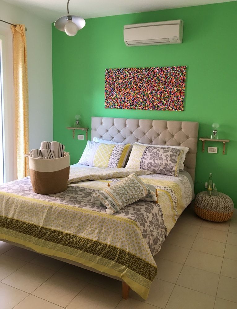 Intra Rooms 2