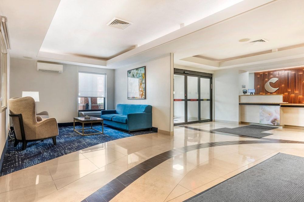 Comfort Inn & Suites Saint Louis Lafayette Square 2