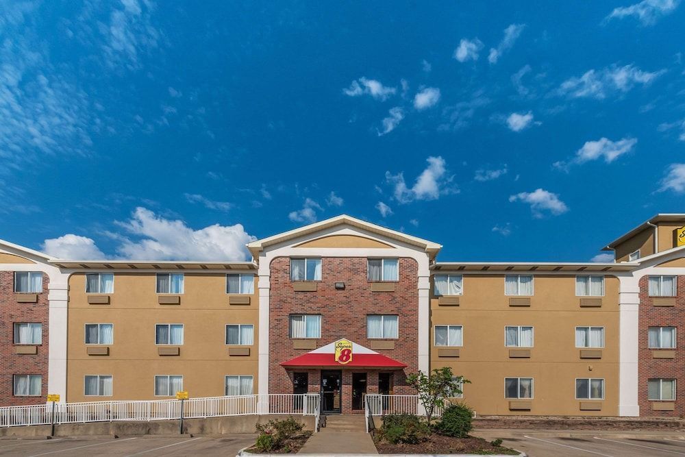 Super 8 by Wyndham Denton 1