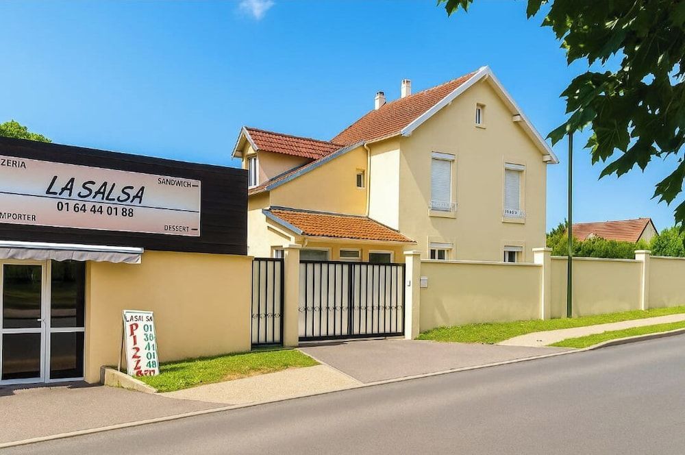 Guesthouse near Charles De Gaulle Airport 1