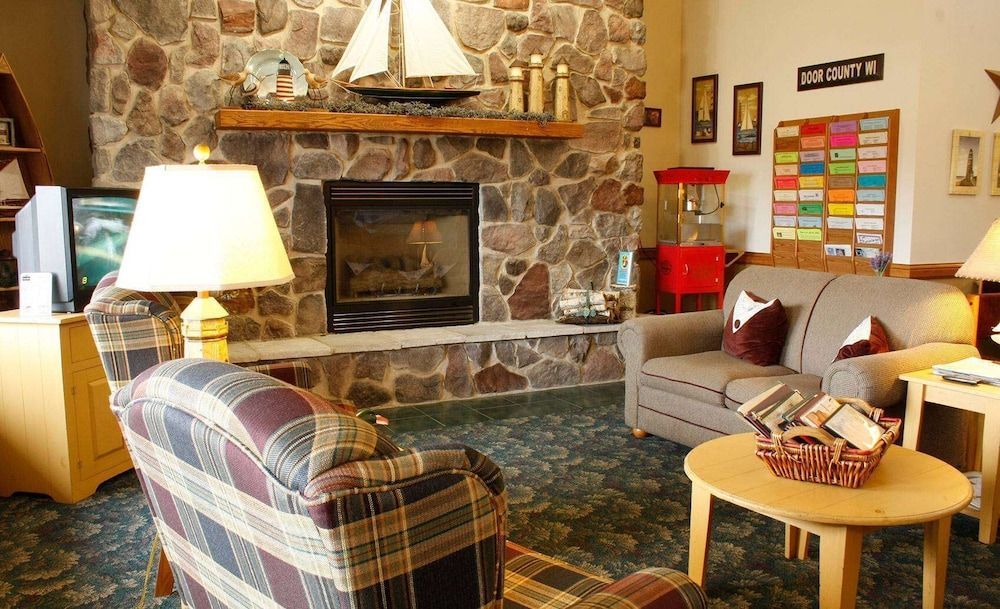 AmericInn by Wyndham Sturgeon Bay 1