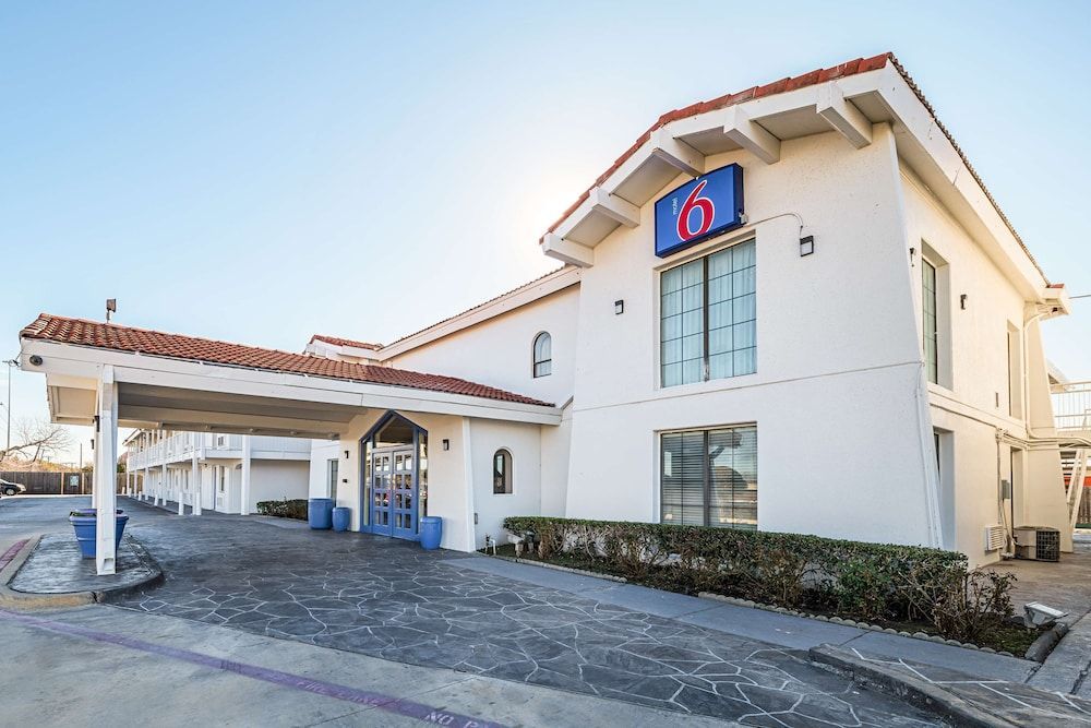 Motel 6-Grand Prairie, TX - Interstate 30 1