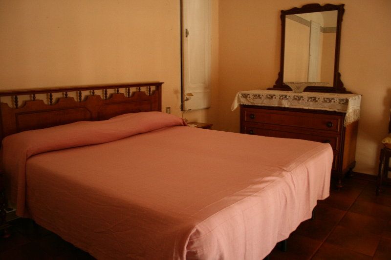 Hotel Fedora 2
