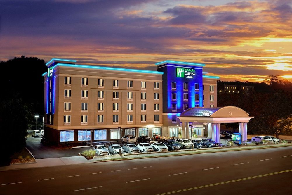 Holiday Inn Express & Suites KNOXVILLE WEST - PAPERMILL DR by IHG 1