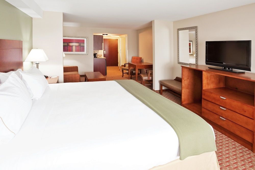 Holiday Inn Express & Suites NIAGARA FALLS by IHG 2