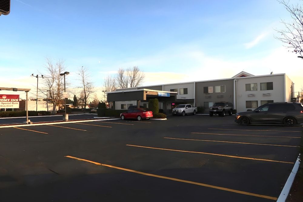 Economy Inn Auburn 1