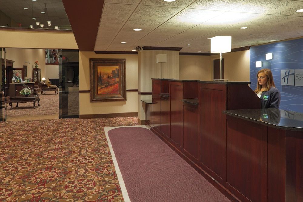 Holiday Inn Express & Suites Mentor - Banquet Center by IHG 2