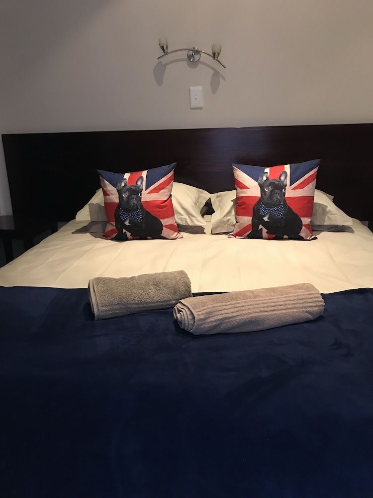 VJ's Guesthouse and Restaurant 1