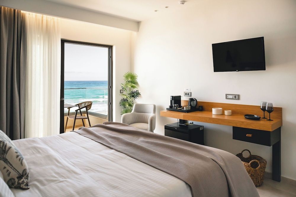 Batis Aero Beachfront Wellbeing Hotel 2