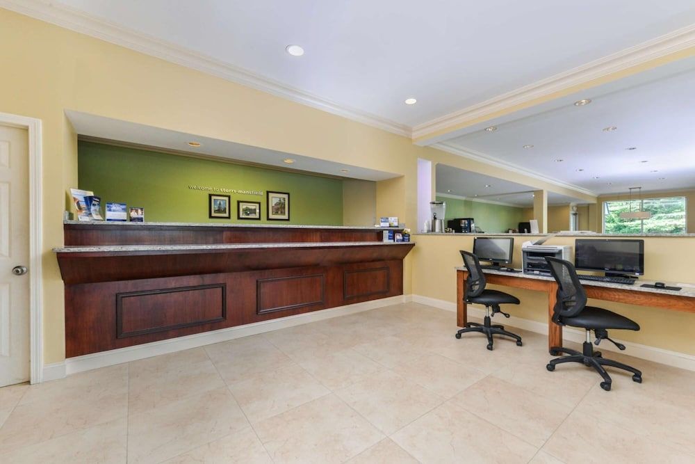 Inn on Storrs 2