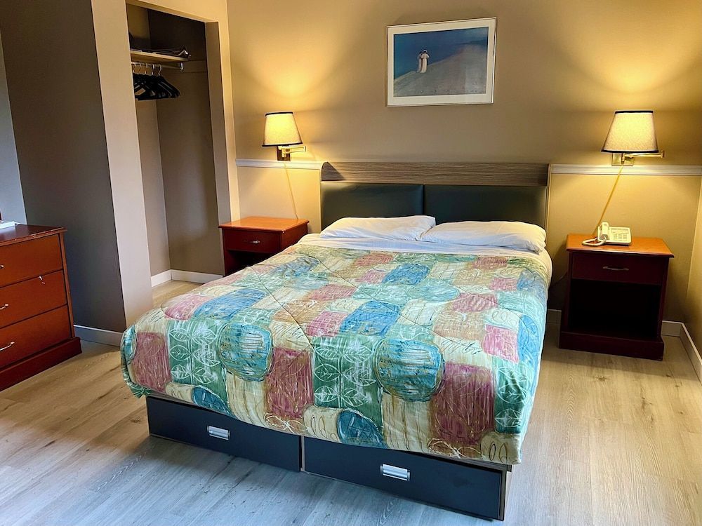 Valemount Hotel 1