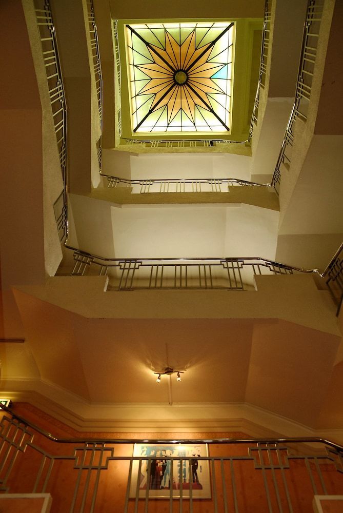 Cliffs Hotel 2