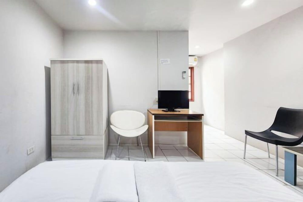 Freesia Bangphi Guest House 2