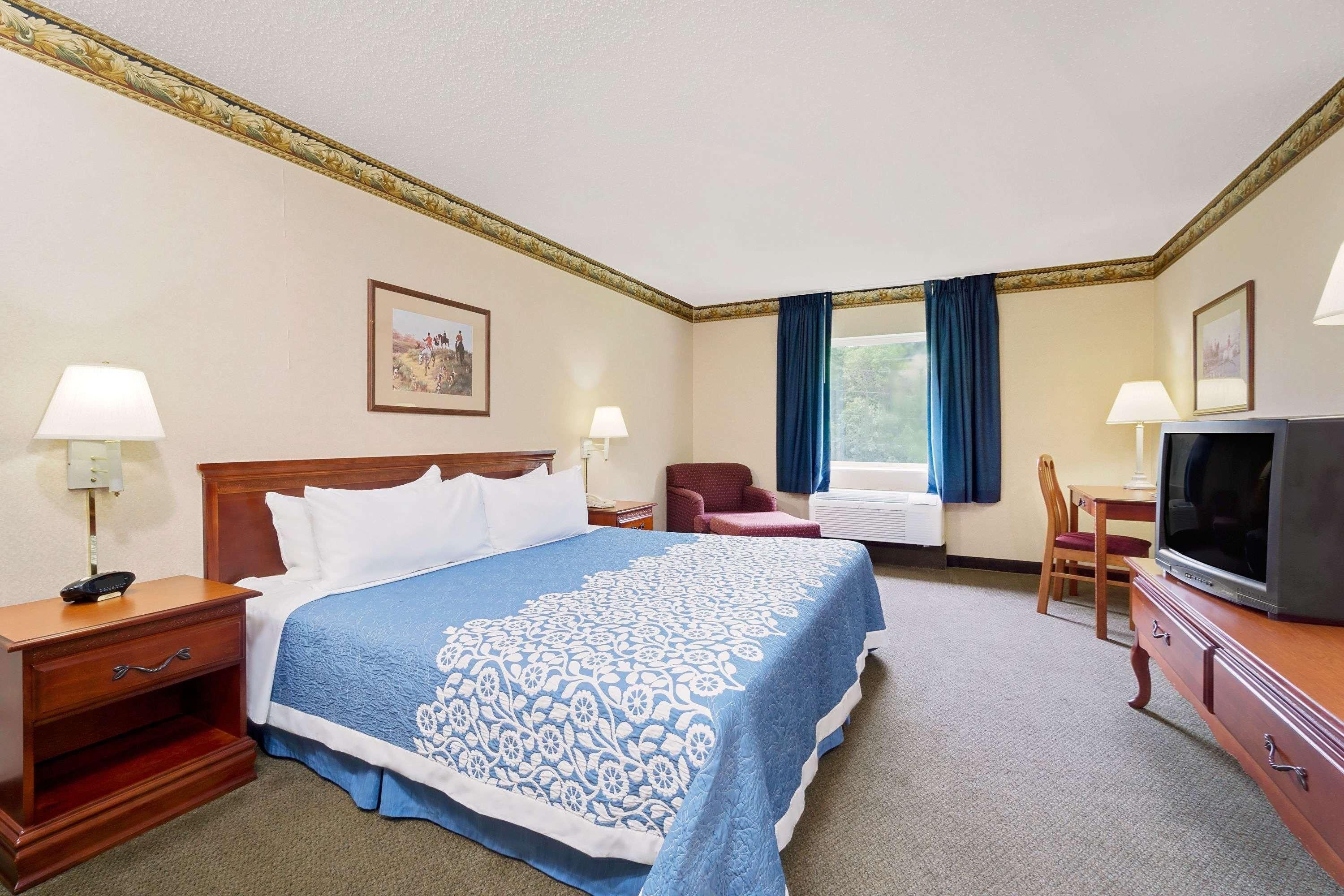 Magnason Hotel West Liberty 1