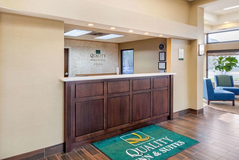 Quality Inn & Suites Olde Town 2