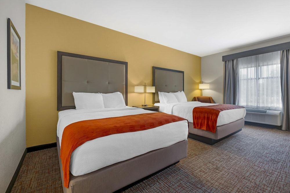 Best Western Plus Elizabethtown Inn & Suites 1