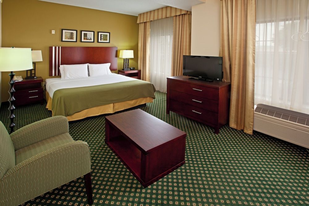 Holiday Inn Express & Suites INDIANAPOLIS - EAST by IHG 2