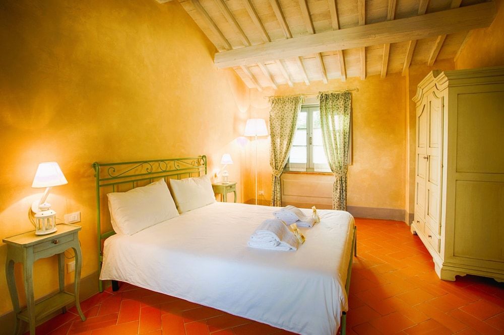 Farmhouse in Castiglion Fibocchi 1