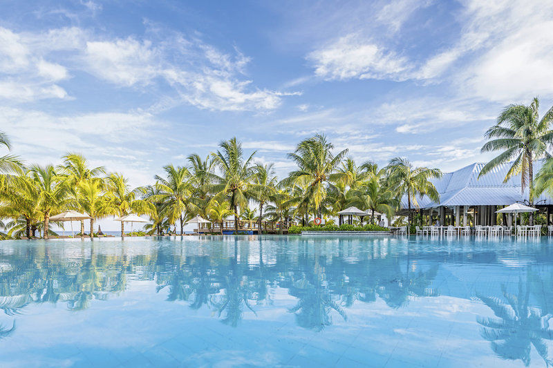 Victoria Beachcomber Resort & Spa - Victoria for 2 - Adults Only 1