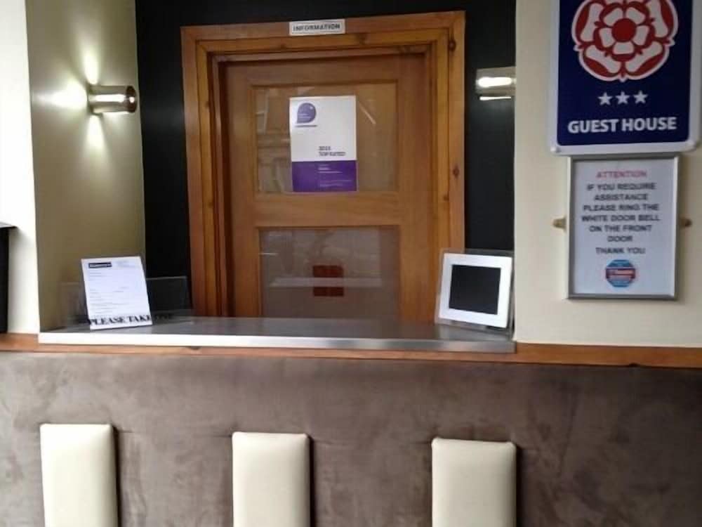 OYO The Bentleys Hotel 2