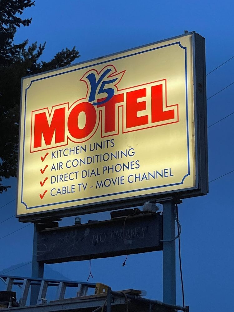 Y-5 Motel 1