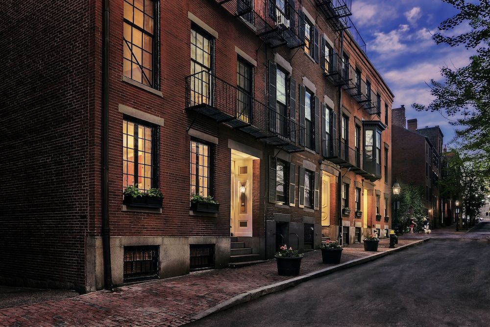 Maverick Suites at 40 Temple St 1
