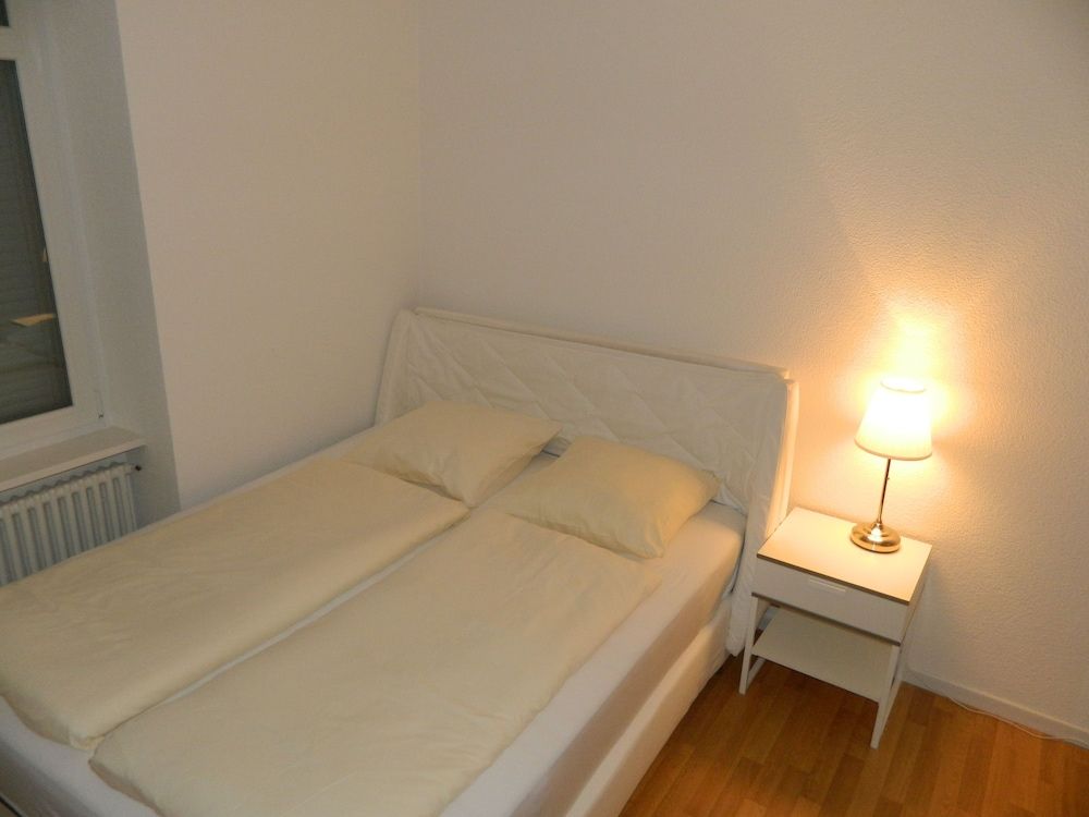 Rent a Home Delsbergerallee - Self Check-In 1