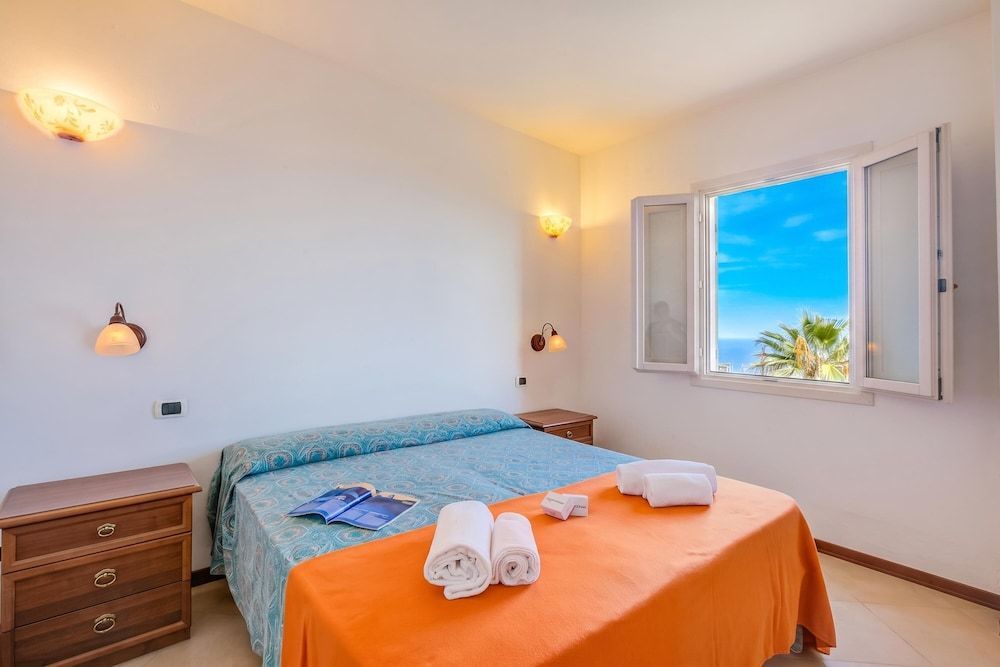 Palms Villa - Sea View Terrace and Parking 1