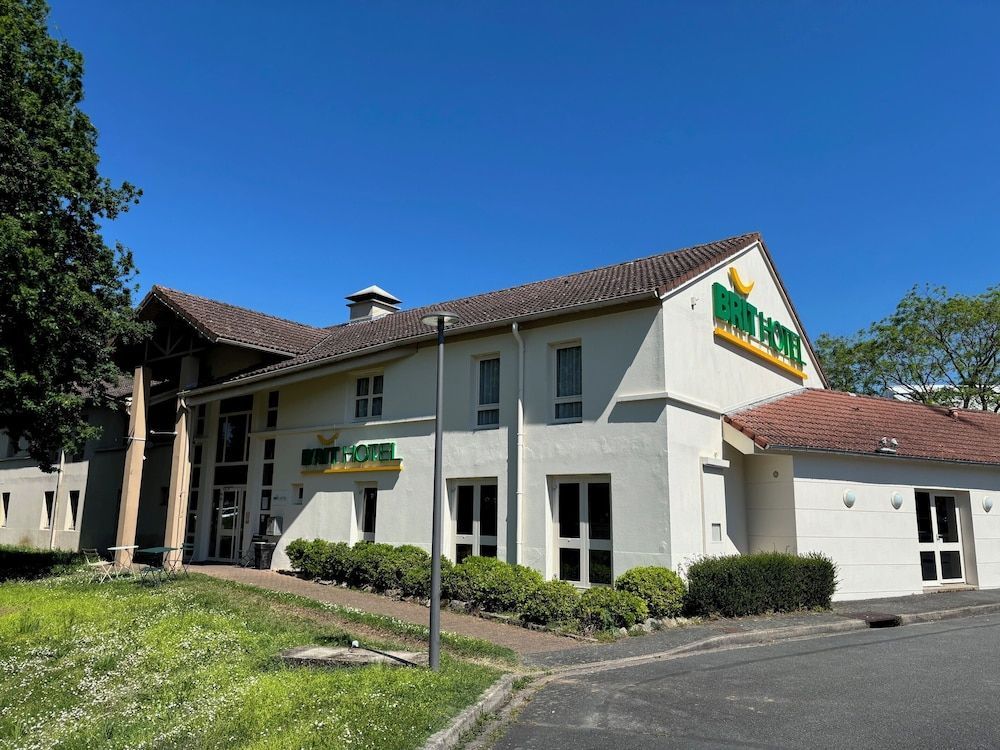 Brit Hotel Essentiel Cholet 1