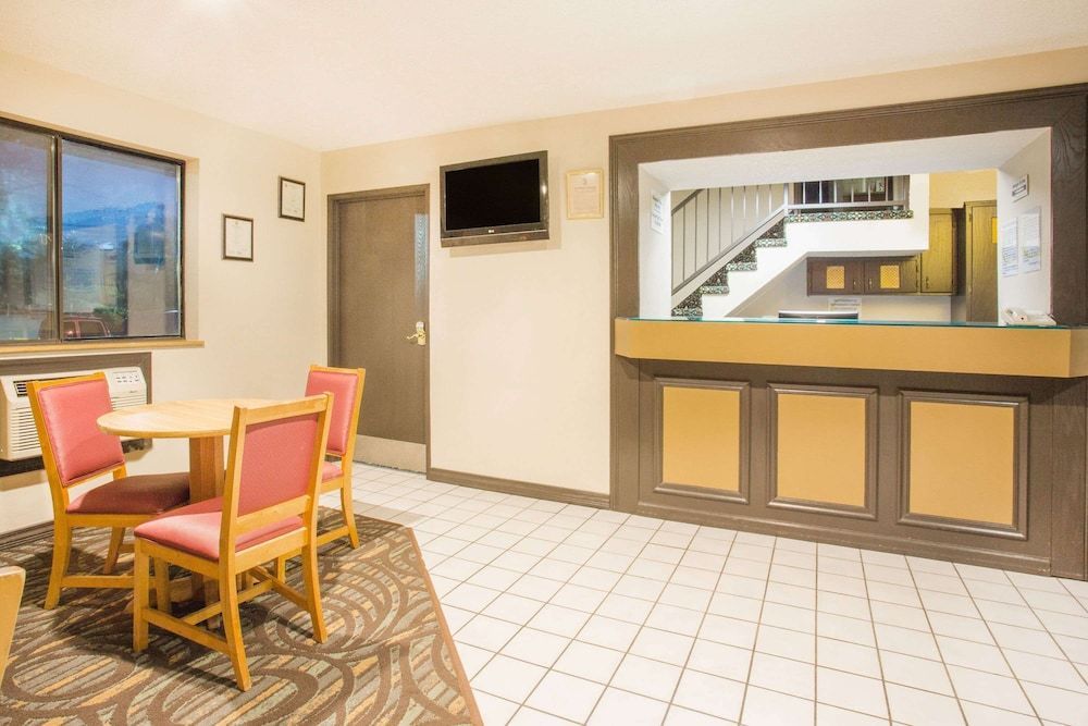 Super 8 by Wyndham Lexington VA 2