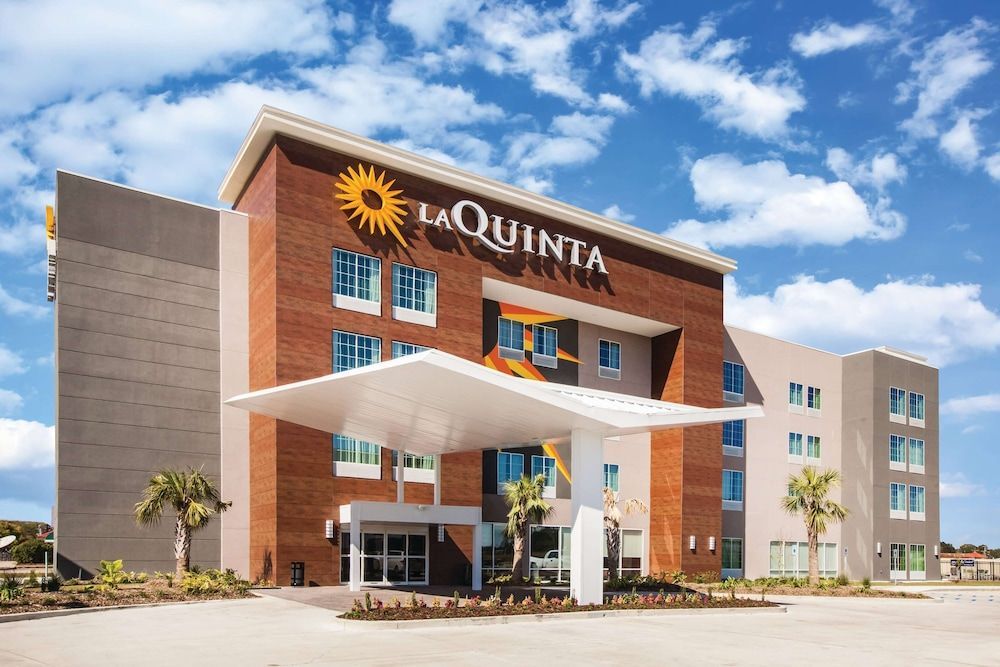 La Quinta Inn & Suites by Wyndham Baton Rouge - Port Allen 1