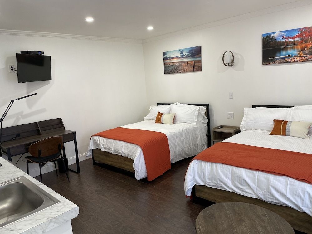 Gatehouse Motel 1