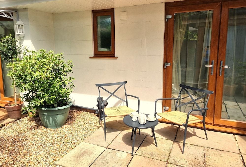 Oak Tree Rooms 2