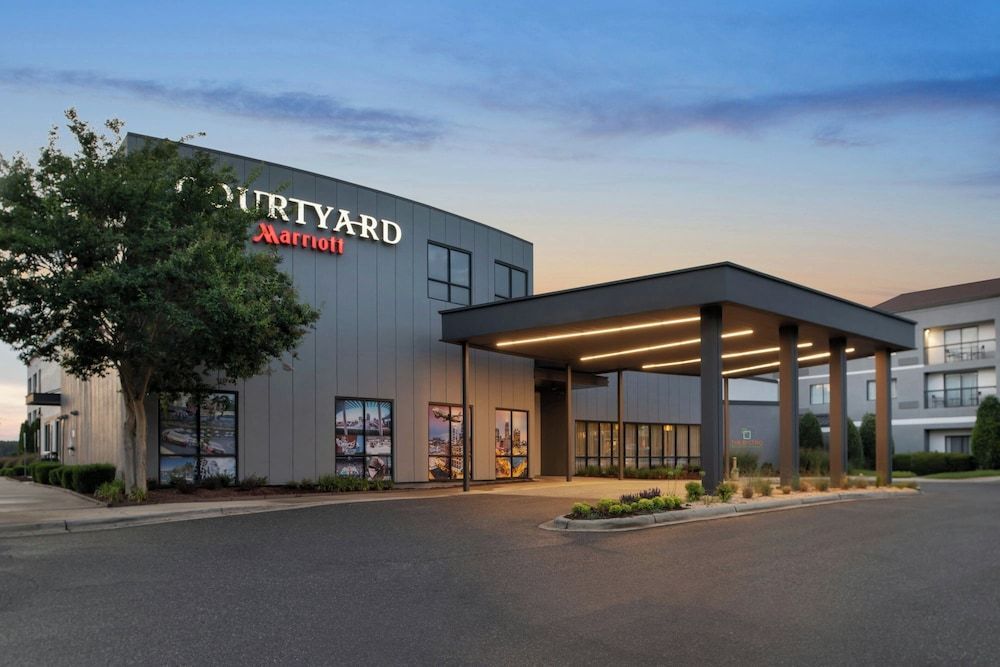 Courtyard Charlotte Airport North 1