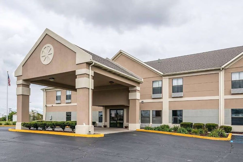Relax Inn & Suites 1
