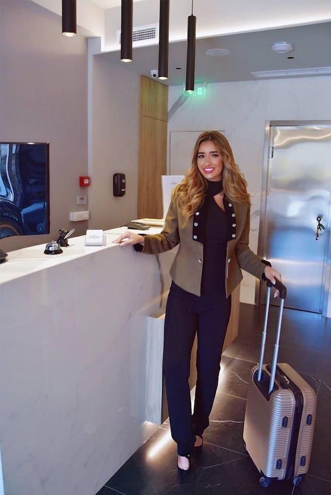 Chroma Fashion Rooms & Apartments 2