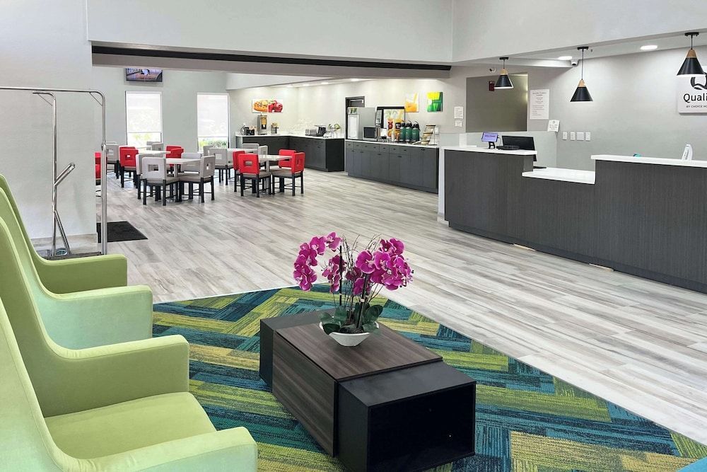 Quality Inn & Suites at Airport Blvd I-65 1