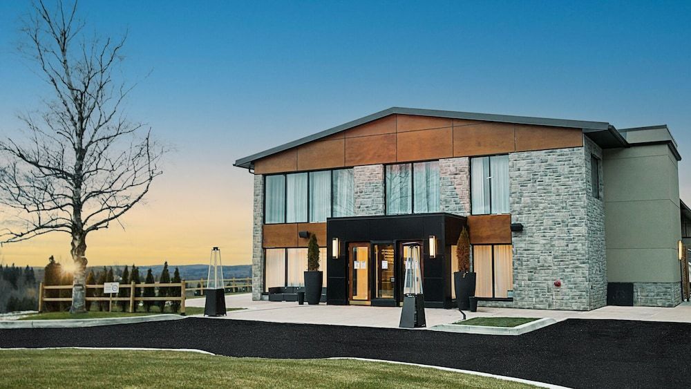 Mount Alverno Luxury Resorts 1