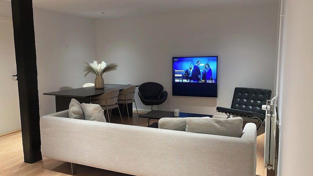 Maison Nord, 6 min from Airport & Sleep 5 1