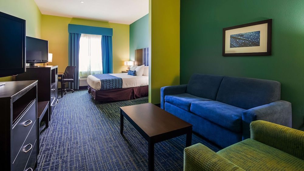 Best Western Plus Carrizo Springs Inn & Suites 1