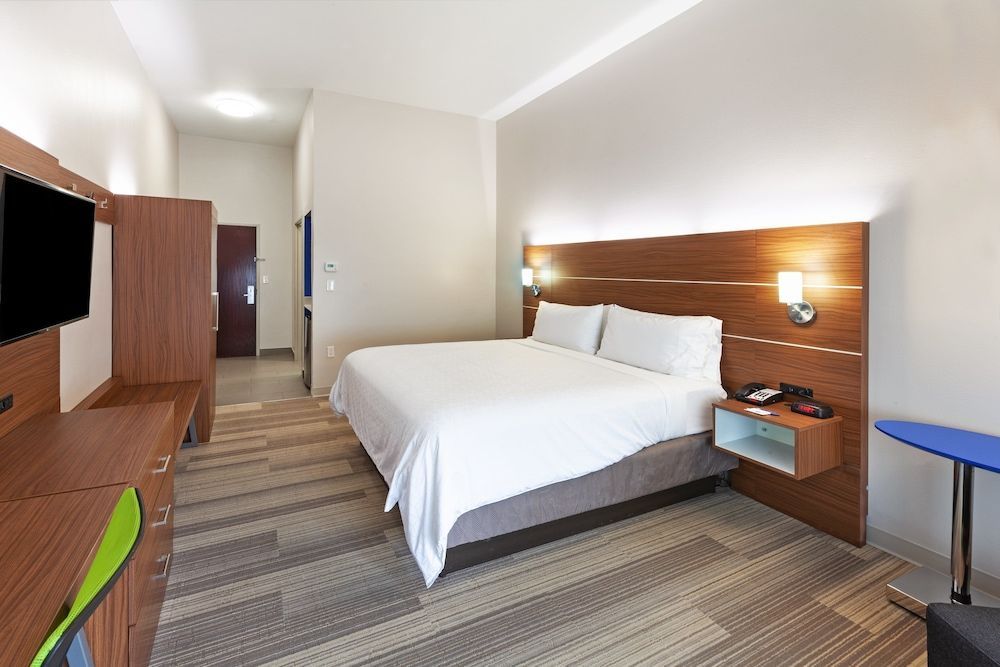 Holiday Inn Express & Suites ORANGE by IHG 2