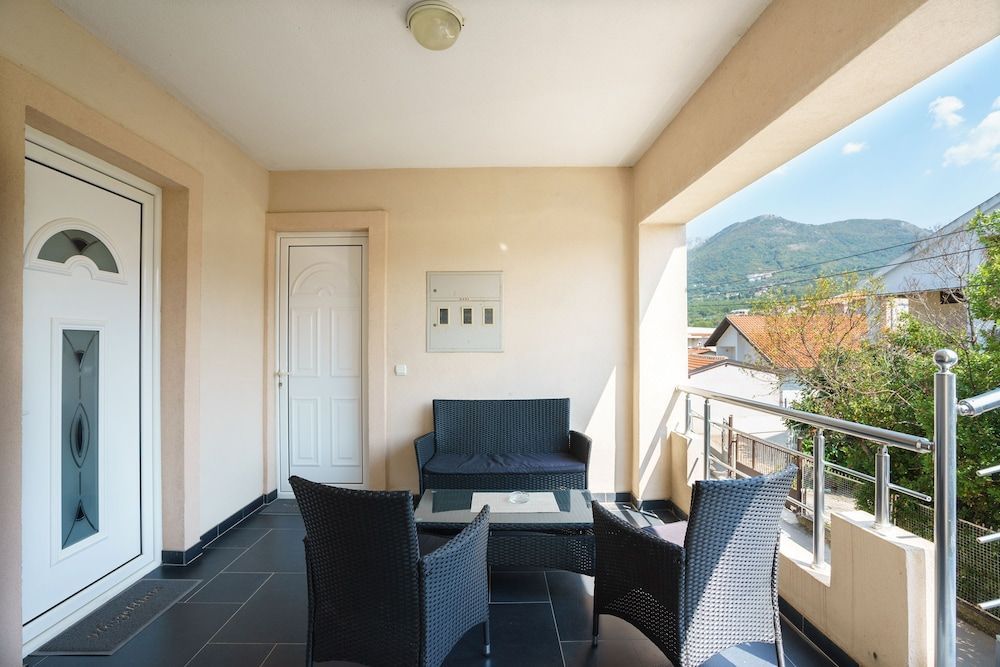 Apartments Lora 2
