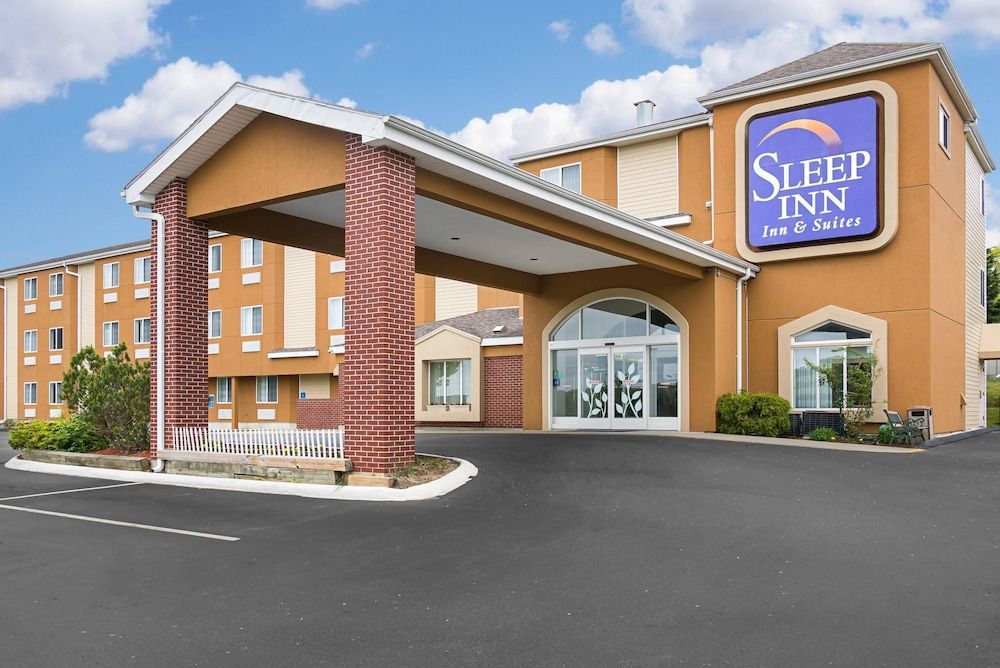 Sleep Inn & Suites Niantic North 1