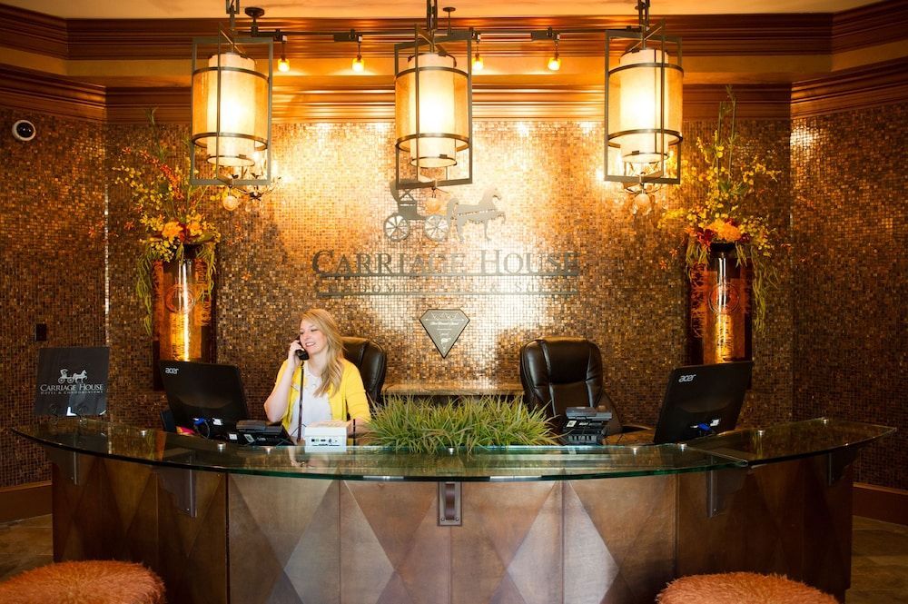Carriage House Hotel 2