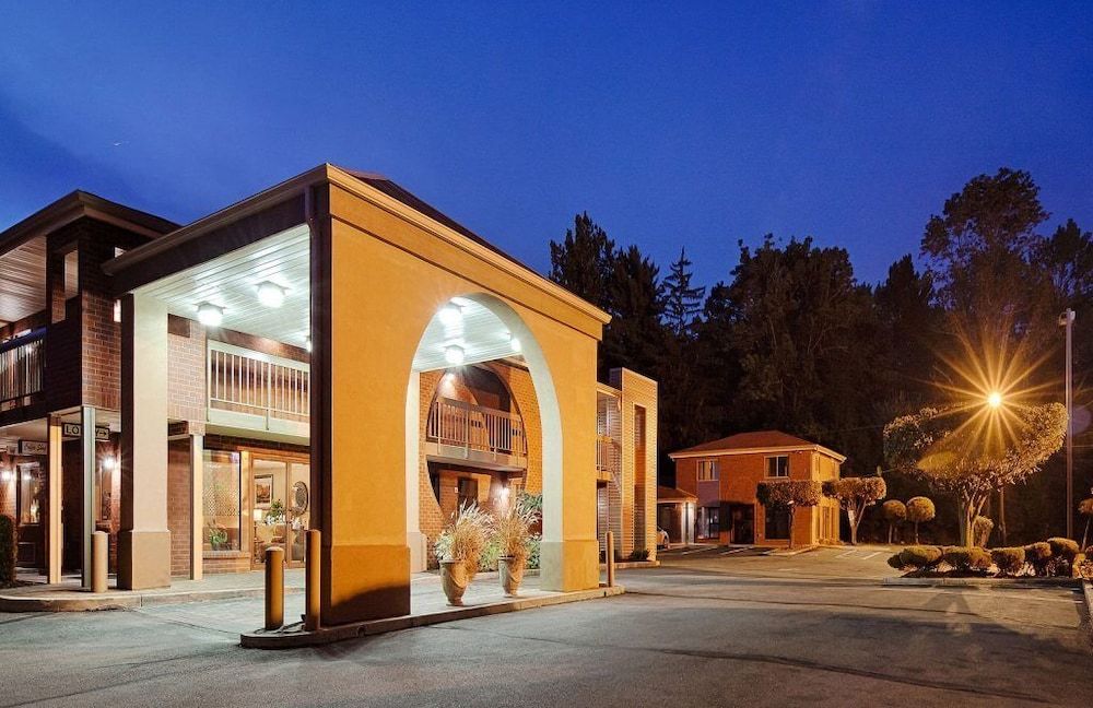 MHO INN and SUITES 1