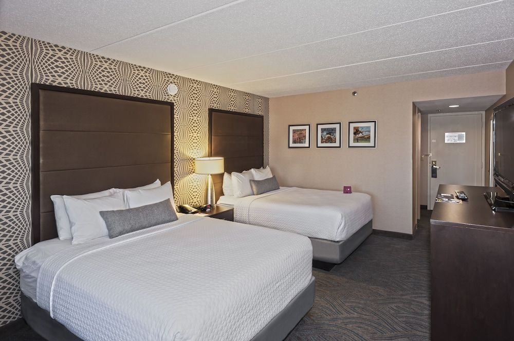 Crowne Plaza Suites MSP AIRPORT - MALL OF AMERICA by IHG 2