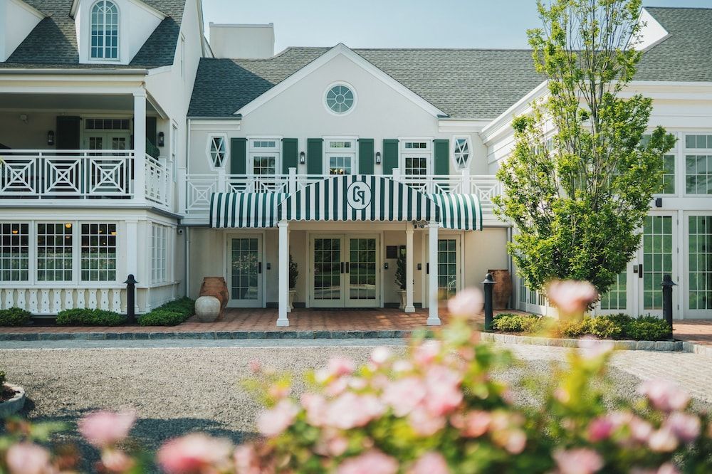 Canoe Place Inn & Cottages 1