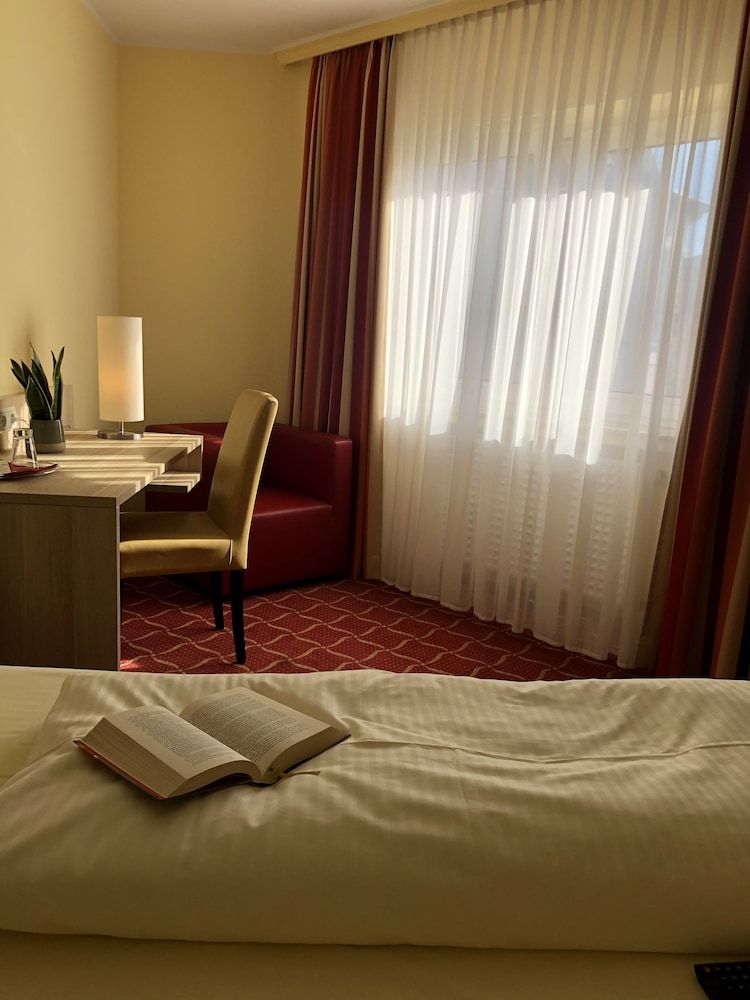 Montivo Hotel Köln-Bonn Airport - ehemals Montana Hotel 1